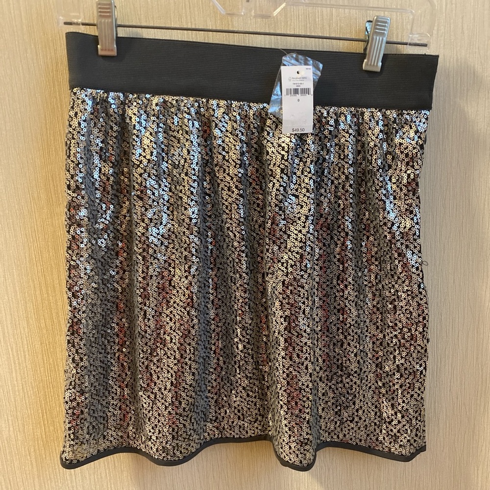 Gap skirt